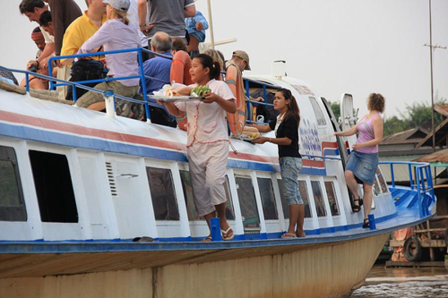 attraction-How to get to Kampong Cham Boat 2.jpg